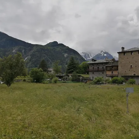 House L'amour Dans Les Montagnes By Holiday World * מורגקס